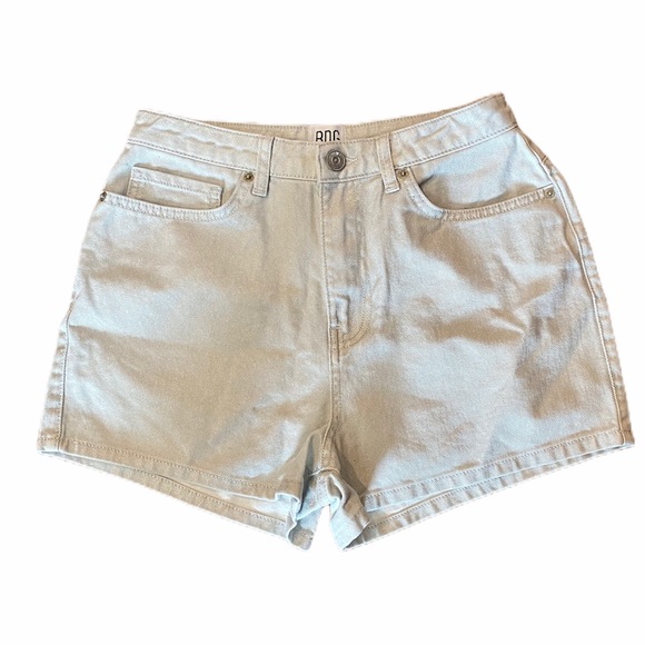 UO's BDG Girlfriend High-Waist Shimmer Denim Short - Picture 4 of 7